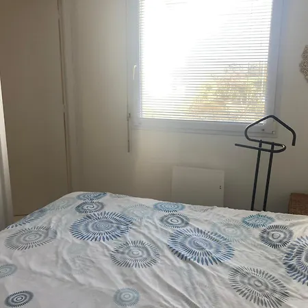 Duplex Face Avec Piscine, Quartier Golf, 2 Chambres, 2 Salles D'eau, Parking Prive - Fr-1-323-513 *